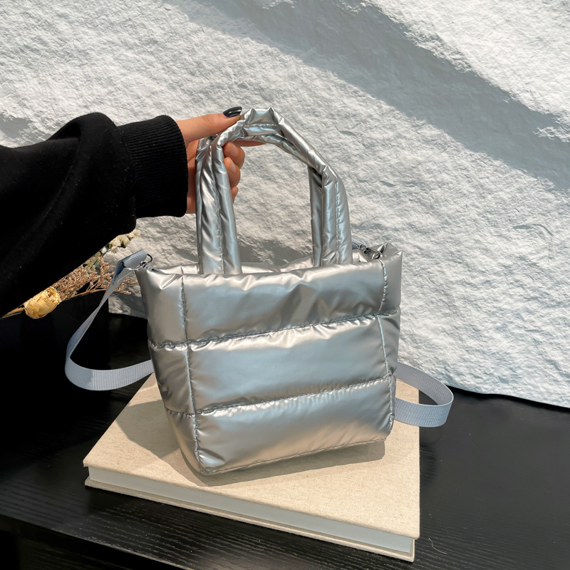 2024 nuevo bolso de mujer bolso de cubo otoño invierno simple abrigo de plumón ligero casual de moda versátil bolso de mano