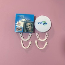 跨境爆款仿真牙套 snap on smile有孔假牙套盒美白硅胶上牙下牙