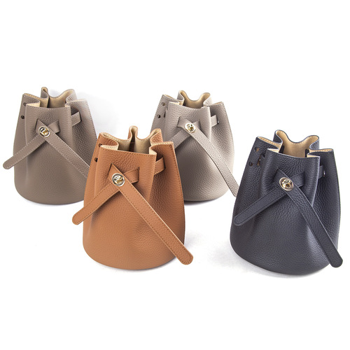 Export to South Korea: Niche Design Internet-Famous Bucket Bag with Lock Closure, Crossbody Bag, Top-Grade Cowhide Leather Casual Women's Bag, Hot-Selling Overseas