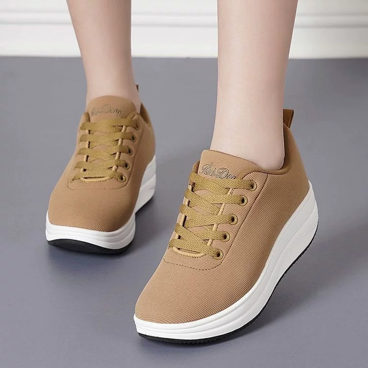 Трансграничная женская обувь сетчатая лапша весной и летом полые спортивные повседневные обувь дышащая легкая универсальная беговая обувь 2024 новый стиль оптовая продажа