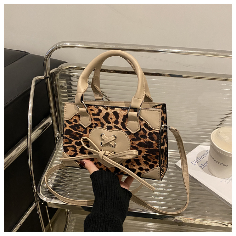 337g Weight Synthetic Leather Lining Material Zipper Closure Type Single Shoulder Strap Strap Type Crossbody Bag Bags Type Casual, Shopping Occasion Pu Leather Material Leopard Pattern All Seasons Season Women's Gender Streetwear Style Square Shape Medium Size Women's Medium Pu Leather Leopard Streetwear Square Zipper Crossbody Bag 16