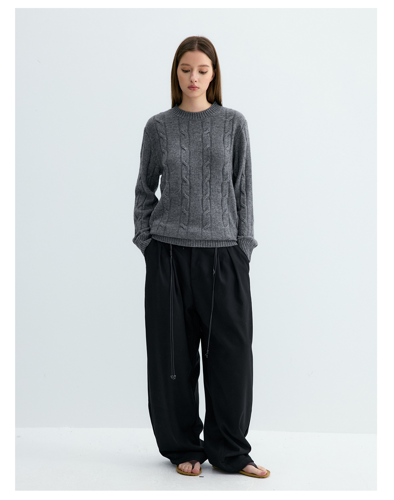 UNF Cable-Knit 405g Crewneck Sweater