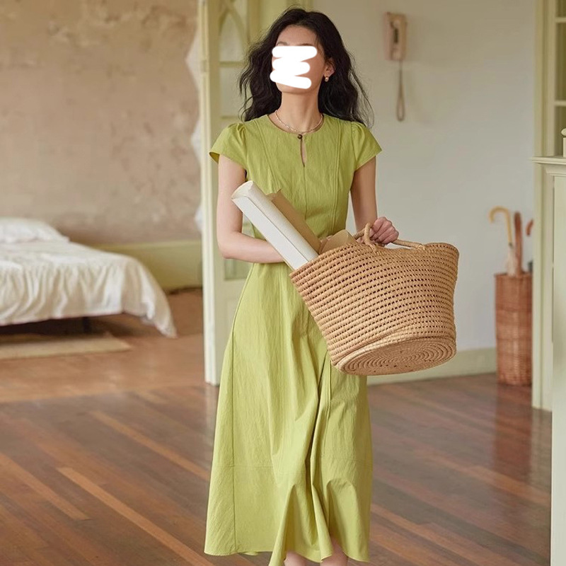 French Retro Green Dress for Women Summer 2025 New One-Button Round Neck Waist Skirt Elegant Slimming Look Long Skirt