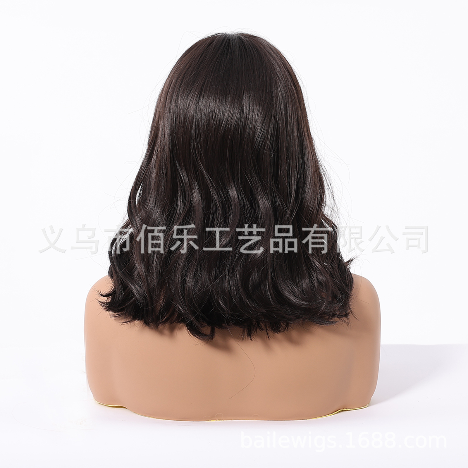 Perucas europeas y americanas negras marrones hombros cabello rizado largo con franges cubierta de cabello de fibra química de cabello de mujer al por mayor en stock transfronterizo