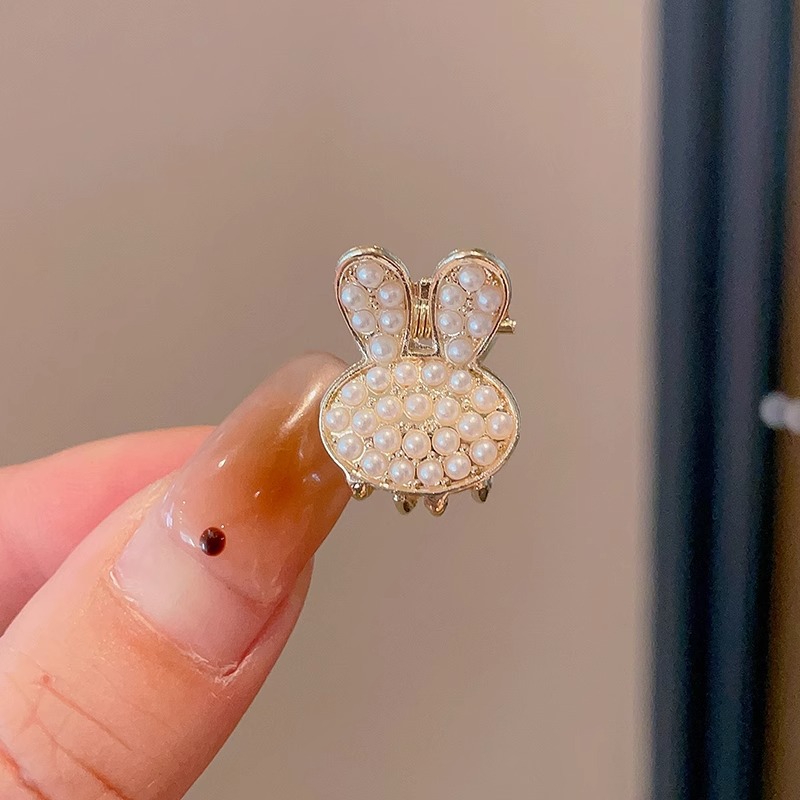 Nuevo medio lazo pelo pequeño clip simple tiburón clip accesorios para el cabello para las mujeres Pequeño clip de metal tamaño pequeño perla horquilla rota 2024