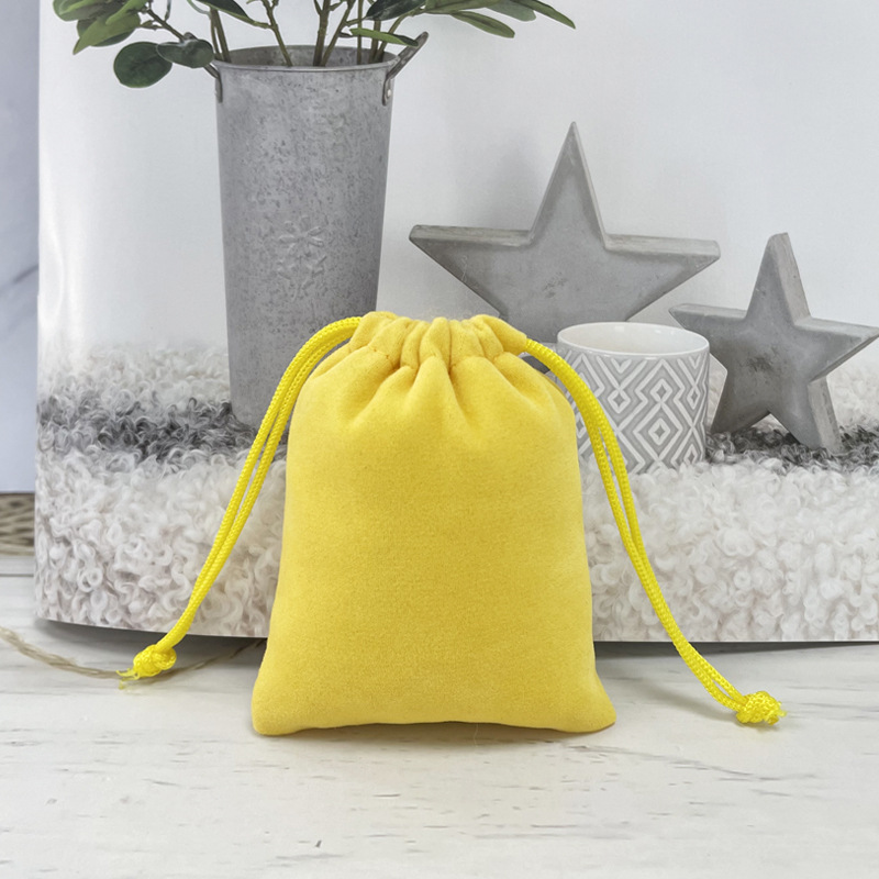 Bolsa de franela de joyería al por mayor venta directa de fábrica de cosméticos auriculares banco de energía a prueba de polvo almacenamiento bolsillo de cordón de joyería