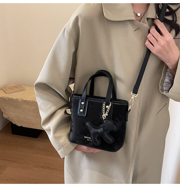 2024 New Popular Small Bag This Year Women's Fashion Versatile One Shoulder Crossbody Bag Retro Small Handheld Bucket Bag_voghion.com