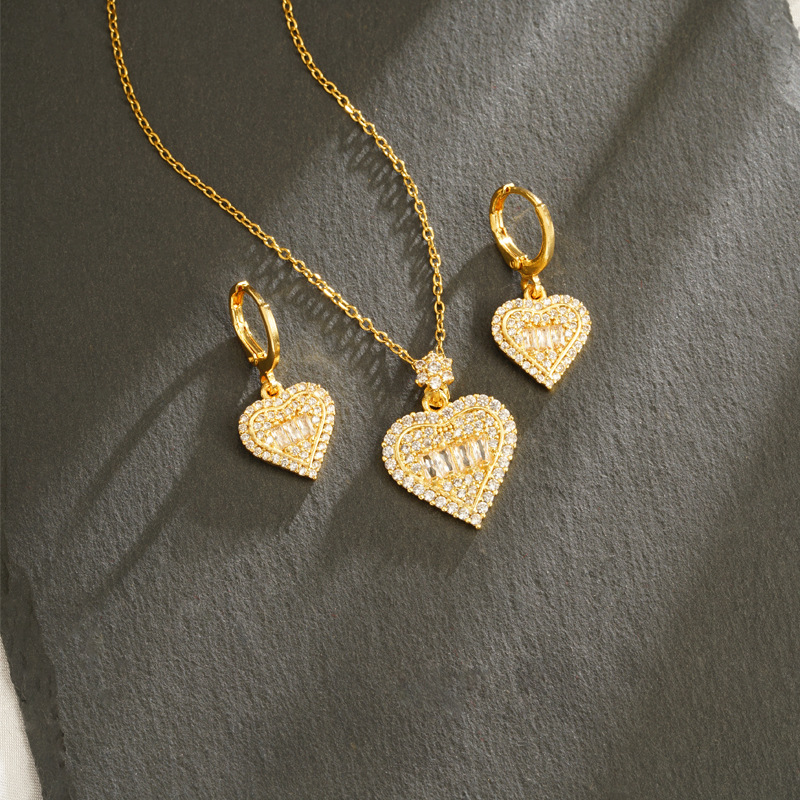 Collar de oro de arena vietnamita transfronterizo Pendientes de corazón de diamantes de lujo ligero Conjunto de joyería de alta calidad para mujer que no se desvanece durante mucho tiempo al por mayor