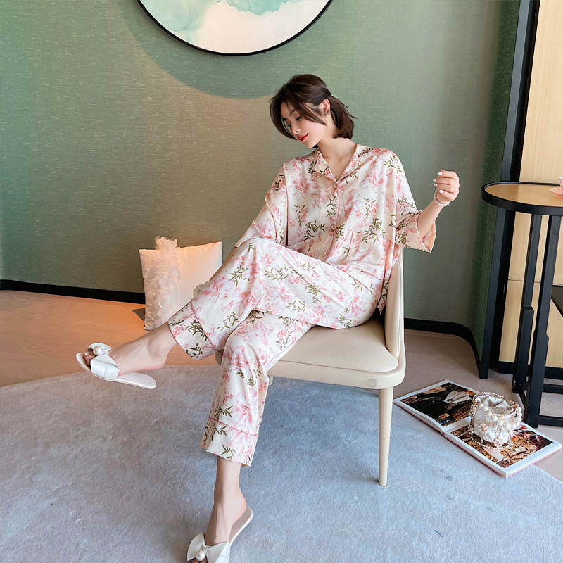 Pijamas de seda de hielo para mujer, novedad de primavera y otoño 2024, imitación de seda, conjunto holgado, lindo y dulce, ropa de estar con solapa a la moda.