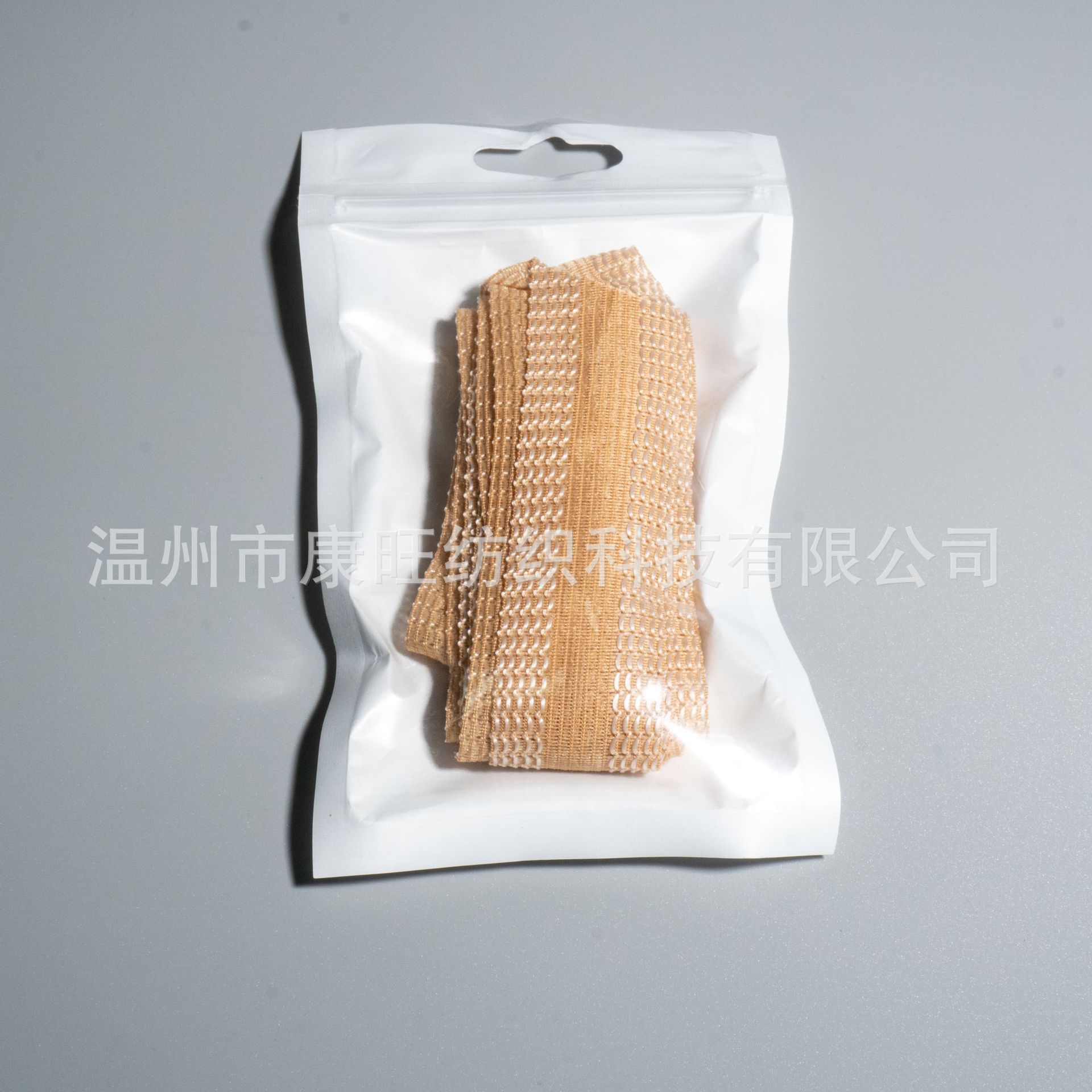 Los pantalones de la fábrica de Wenzhou se pegan en la boca del pantalón se acortan