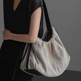 2024新款ins风小众帆布包轻便大容量旅行包单肩通勤斜挎托特大包