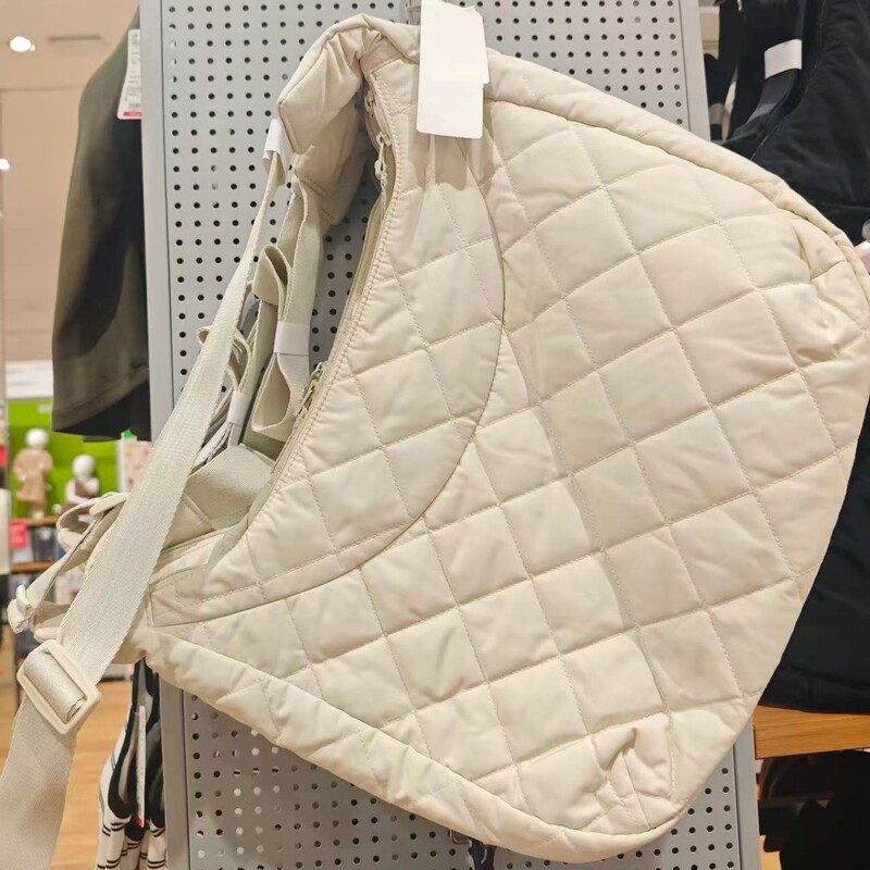 Cross-border new large-capacity crossbody bag for women, simple and lightweight, with diamond-patterned embroidery, single-shoulder strap, and a fluffy design, also suitable for men