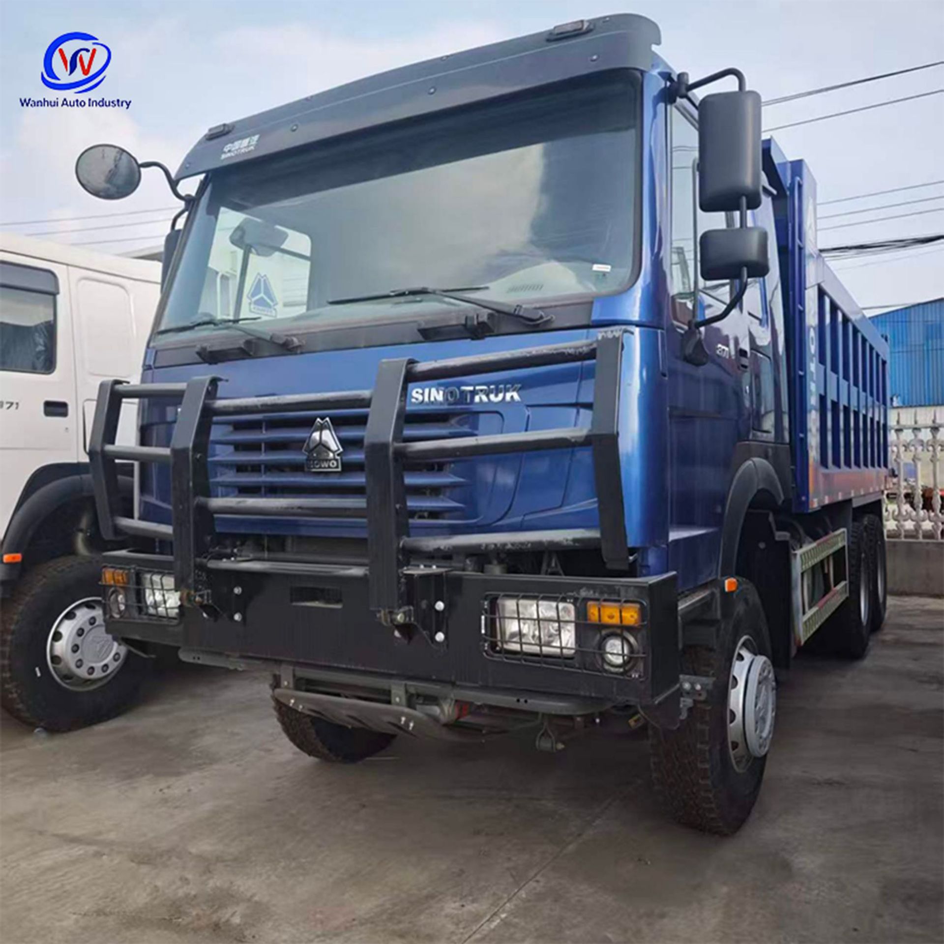 In-stock supply of HOWO heavy-duty truck, HOWO rear eight-wheel dump truck, mining self-unloading engineering vehicle, 20-cubic-meter large box, for Africa