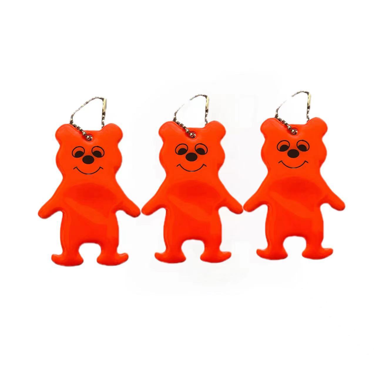 Fabricantes de procesamiento de colgantes reflectantes modelado oso colgantes reflectantes PVC llavero colgante