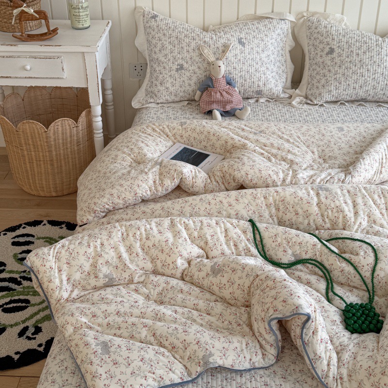 Berry rabbit / Spring and autumn quilt -150*200cm[ 3.3kg]
