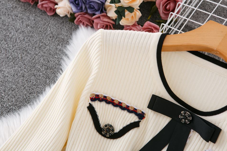 Bow-Knot Long Sleeve Knit Dress - Slim Fit Bodycon Sweater Dress For Autumn/Winter (Black/Red/Beige, S/M/L/Xl)_ecoleips.com