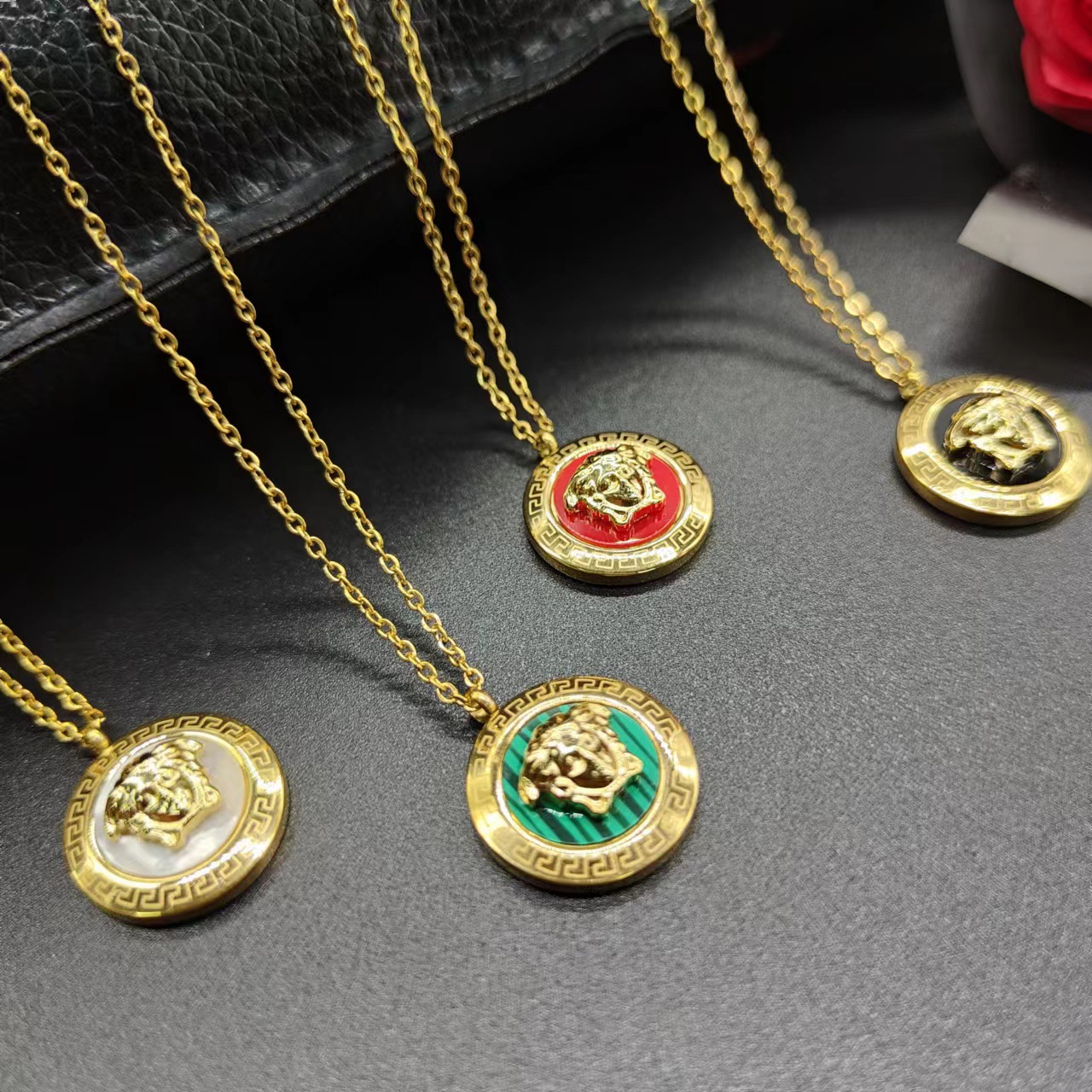 Baroque Style Head Round Titanium Steel Inlaid Shell Pendant Necklace 1 Piece