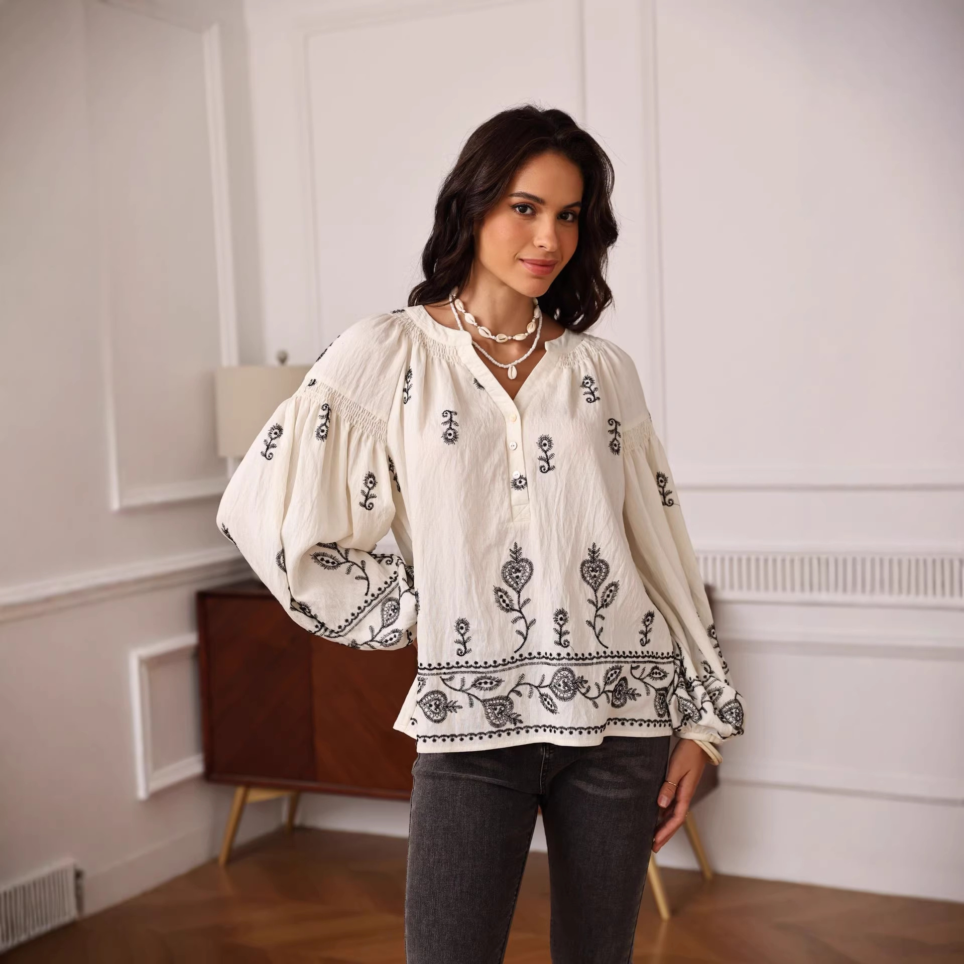 Primavera y otoño Europa y Estados Unidos ropa de mujer transfronteriza manga larga camisa de cuello medio abierto suelta comercio exterior ropa de mujer casual bordada camisa interior