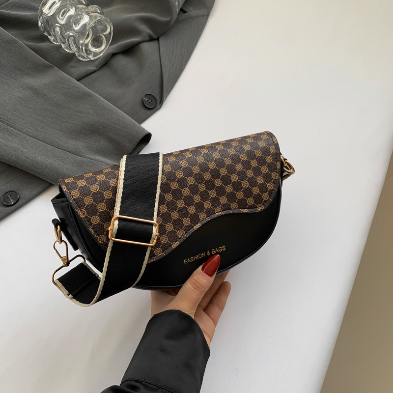 Simple and beautiful one shoulder underarm bag trend 2024 new wide shoulder strap saddle bag semi circular stylish messenger bag for women_voghion.com