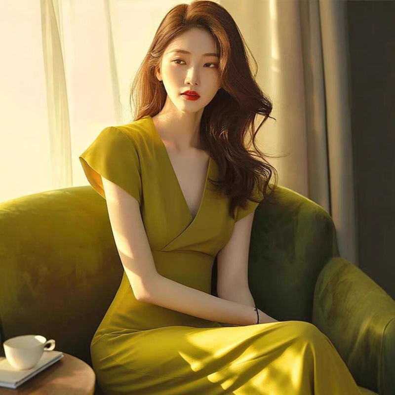 French temperament socialite high-end exquisite goddess fan dignified atmosphere formal occasion waist mustard yellow dress summer French temperament socialite high-end exquisite goddess fan dignified atmosphere formal occasion waist mustard yellow dress summer