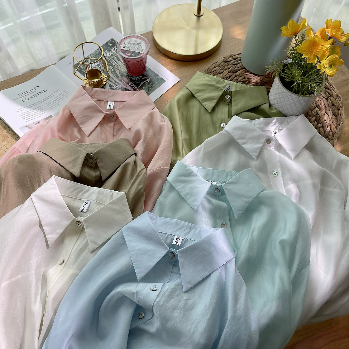 Глянцевая солнцезащитная рубашка для женщин, новый стиль, простая однотонная свободная рубашка с отложным воротником и разрезом на спине, женская рубашка