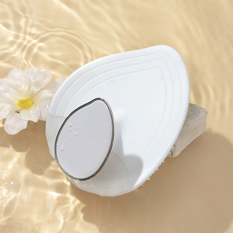 161 leaves-white [bag]