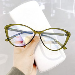 Vintage cat-eye black-frame blue-light-blocking plain glasses—European and American-style edgy yet effortless look for women, ultra-light TR90 material, suitable for nearsightedness with customizable lens strength.