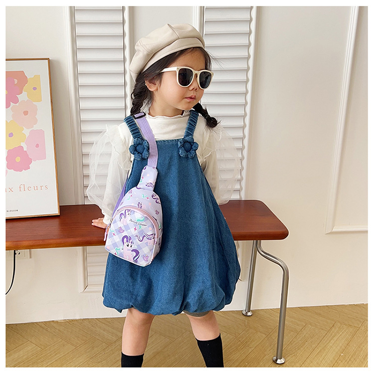 Wholesale of 2024 new children's bags, ins Korean cartoon chest bags, lightweight and fashionable travel crossbody backpacks for boys and girls undefined