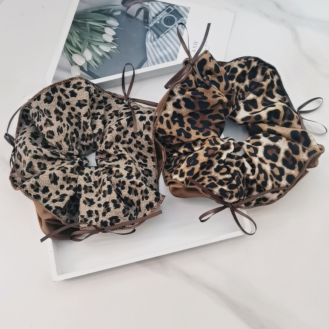 Leopard Print Scrunchie For Hair Buns And Ponytails Retro Style_voghion.com