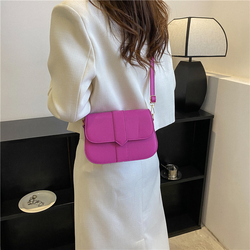 Señoras moda simple color sólido pequeño bolso femenino 2023 primavera y verano nuevo aire exterior bolsa de mensajero textura pequeña bolsa cuadrada