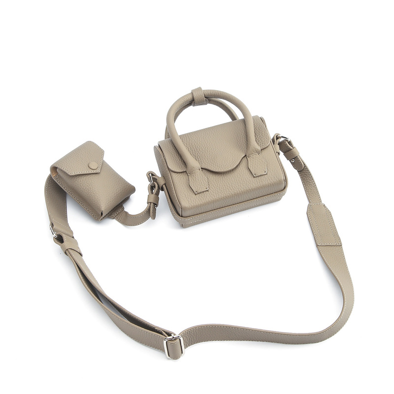 Small messenger bag for Italian niche designers men's and women's first layer cowhide messenger bag mini crossbody small square bag Small messenger bag for Italian niche designers men's and women's first layer cowhide messenger bag mini crossbody small square bag