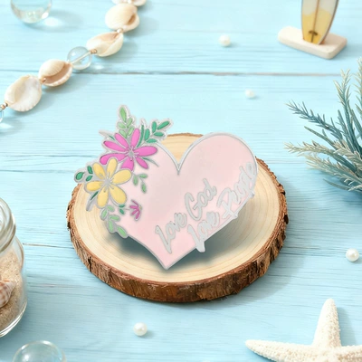 Love Everything Brooch Flower Heart-Shaped Pink Badge Faith Blessing Metal Pin Fashion Collar Jewelry Backpack Accessories