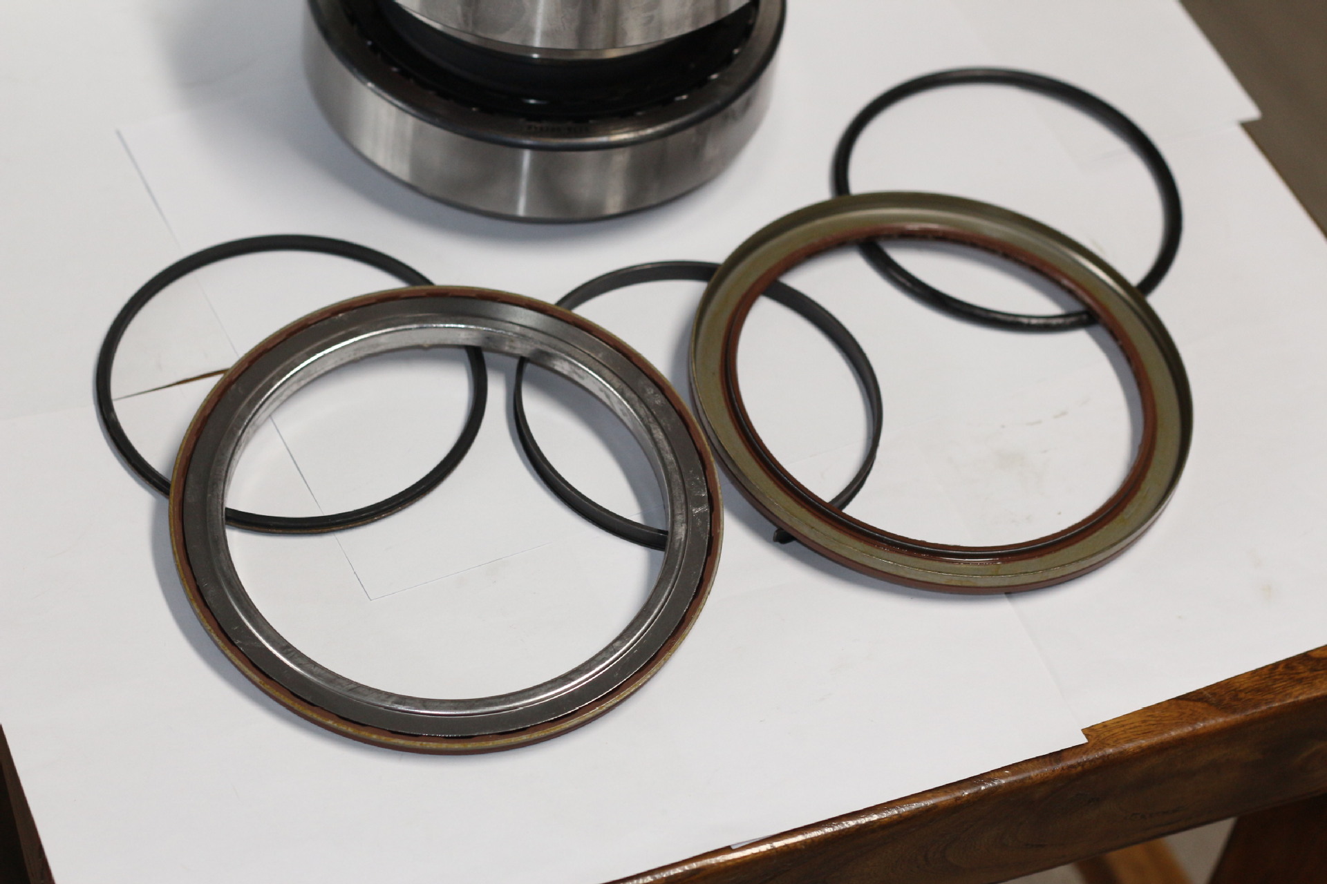 Heavy-duty truck and bus maintenance-free wheel hub bearing 805008.09.H195 rear axle wheel bearing assembly