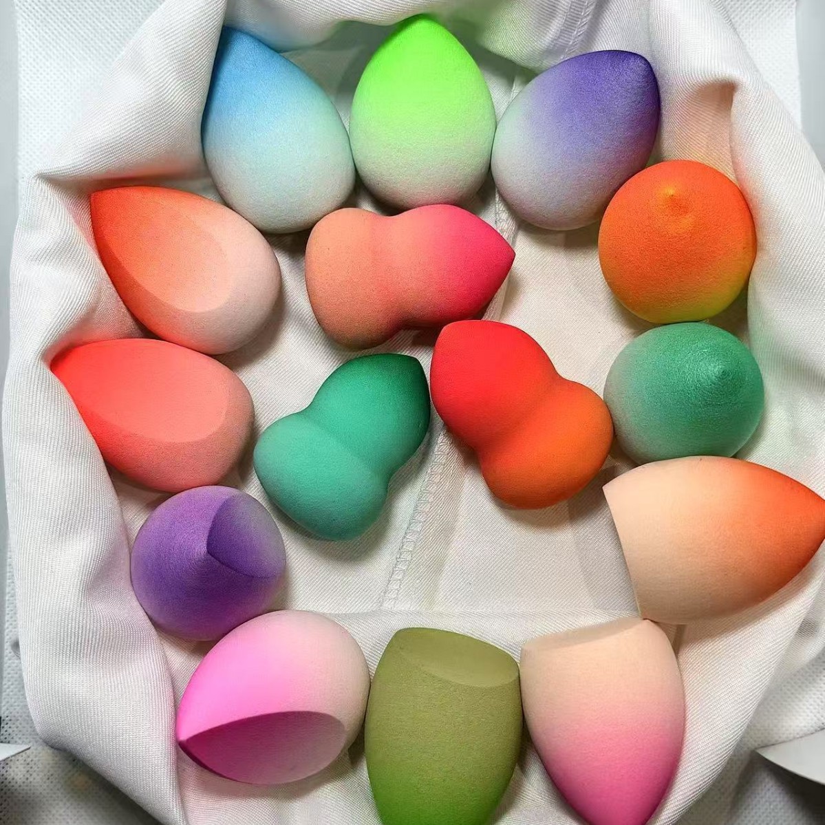 Gradient Color Beauty Egg Puff Internet Red Non-Latex Wet and Dry Puff