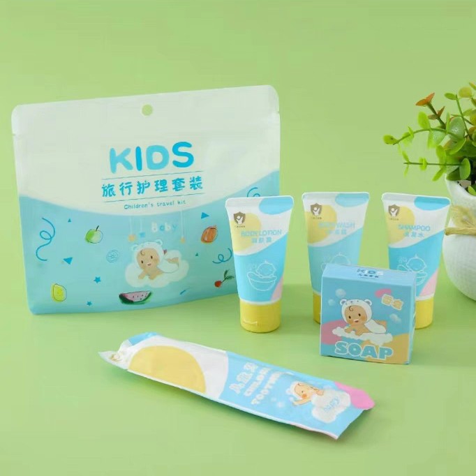 Hotel diseño de la habitación entre padres e hijos hotel para niños lindo tema de dibujos animados para mascotas decoración de la habitación familiar cama cubierta cama cola toalla almohada