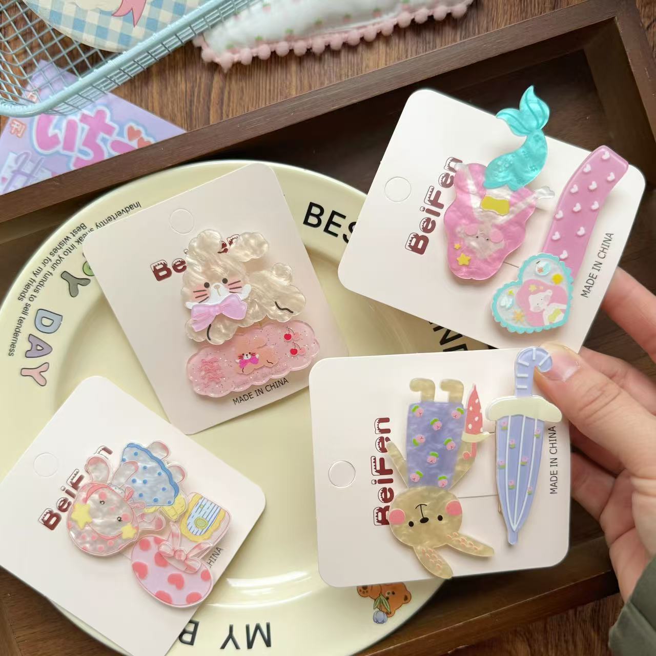 Cartoon acrylic hairgrip
