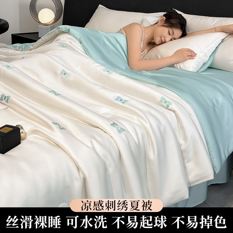 Edredón fresco de verano de seda de hielo de cuatro piezas 2025 nuevo estilo sedoso para dormir desnudo, colcha de aire acondicionado se puede lavar a máquina verano