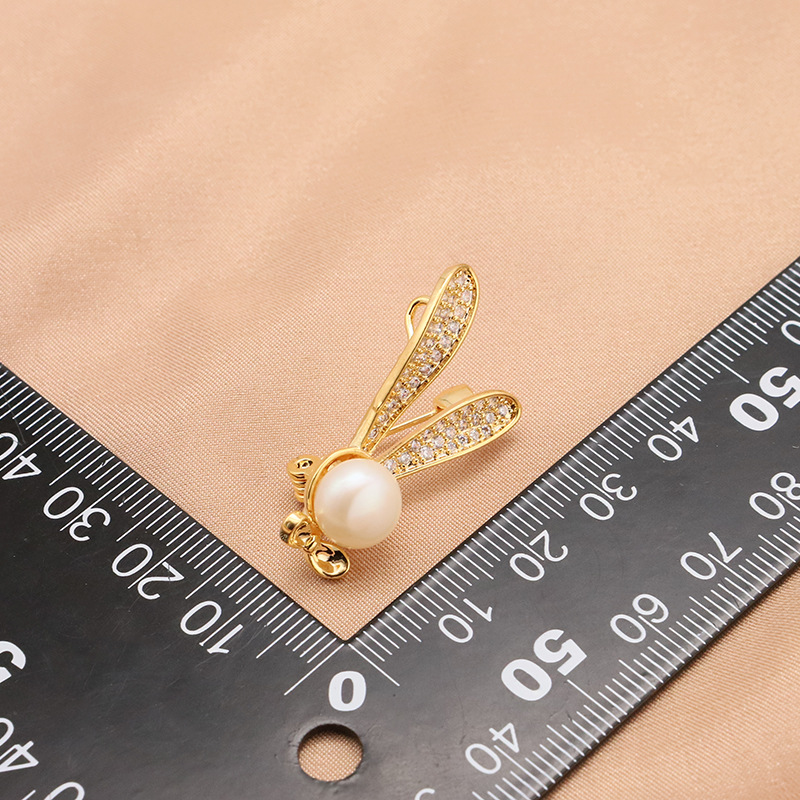 Perla de agua dulce clásico conejo serie broche elegante luz lujo natural perla ramillete joyería 18K oro real galvanoplastia image 4