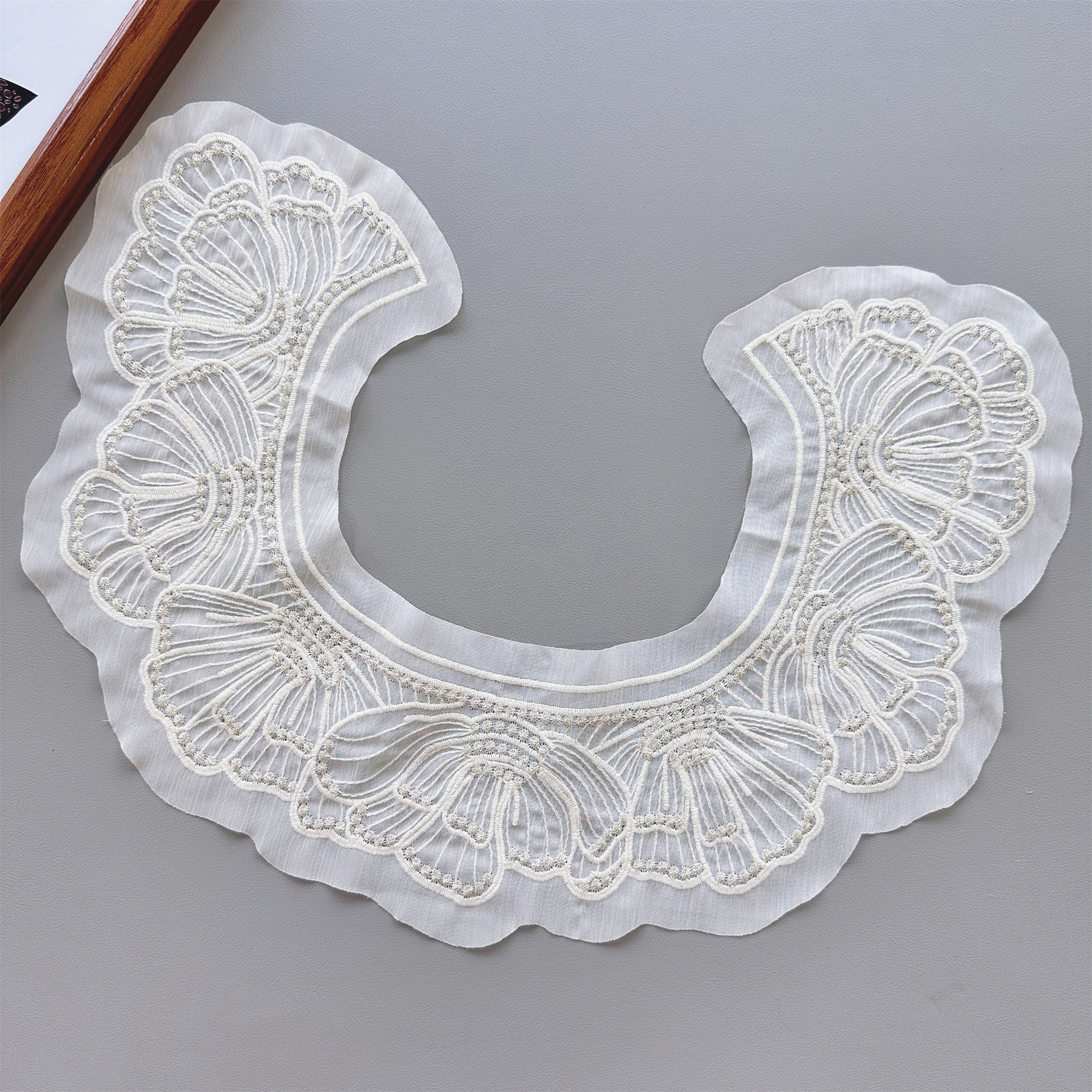 Oganza cuello bordado cuello de encaje soluble en agua vestido de mujer camisa decoración de cuello falso en stock