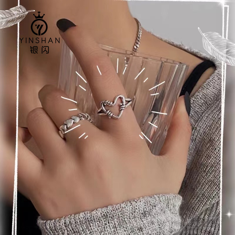 Retro fashionable ring heart shaped