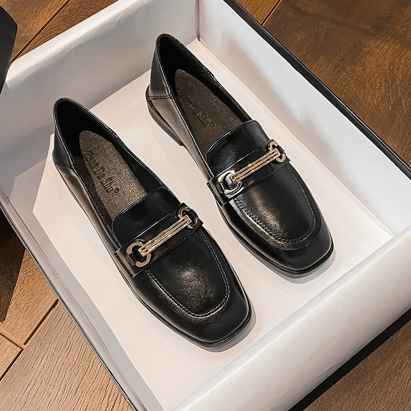 Маленькие кожаные туфли в британском стиле, женские осенне-зимние универсальные однослойные туфли, лоферы на среднем каблуке, туфли с острым носком, женские туфли больших размеров 41-43