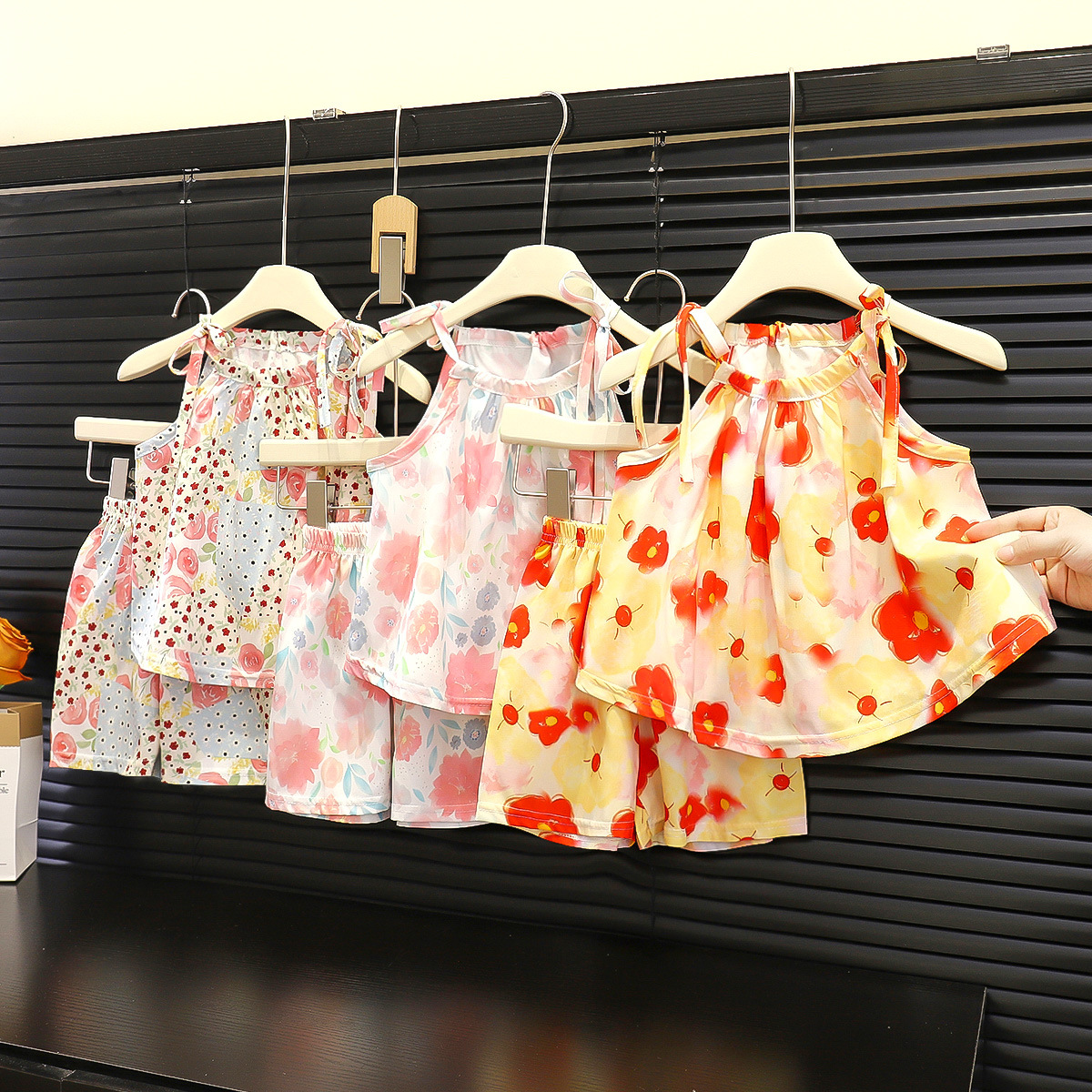 Girls' Summer Strap Dress Set 2025 Korean Version Sleeveless Printed Shorts Half-Length Tie-Up Dress Princess Dress for Little Girls