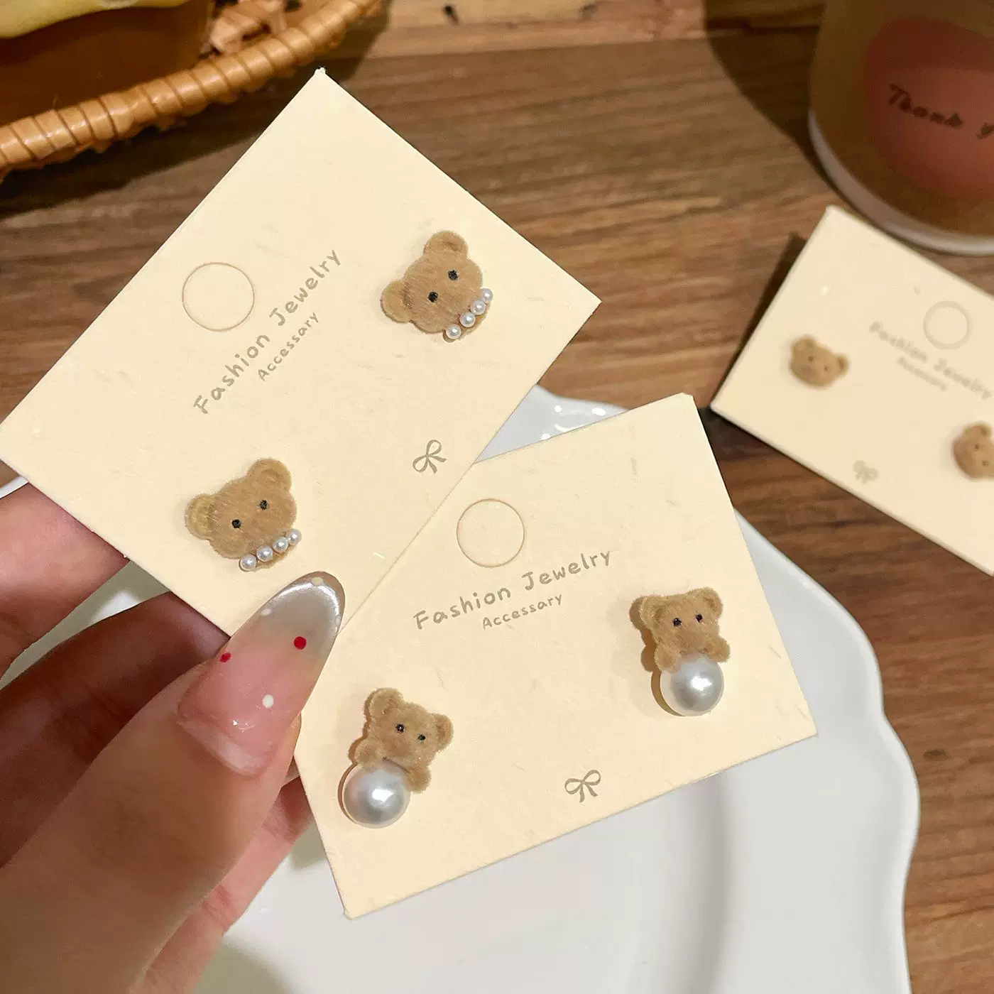 咖色植绒小熊珍珠耳环女925银针可爱卡通甜美精致毛茸茸冬季耳饰