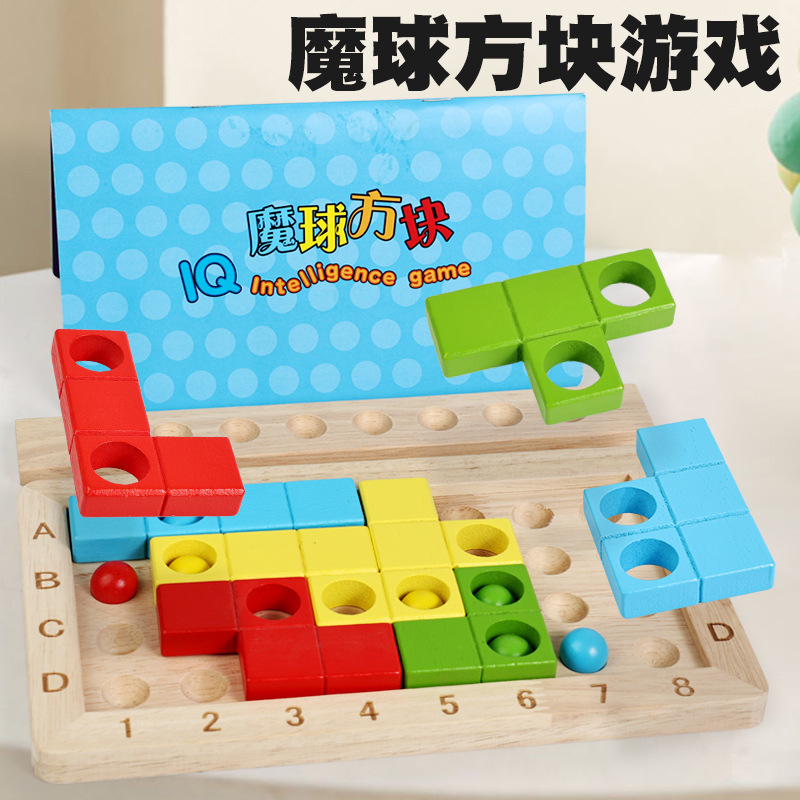 Los niños pequeños cambian ingeniosamente el rompecabezas de bloques rusos Puzzle