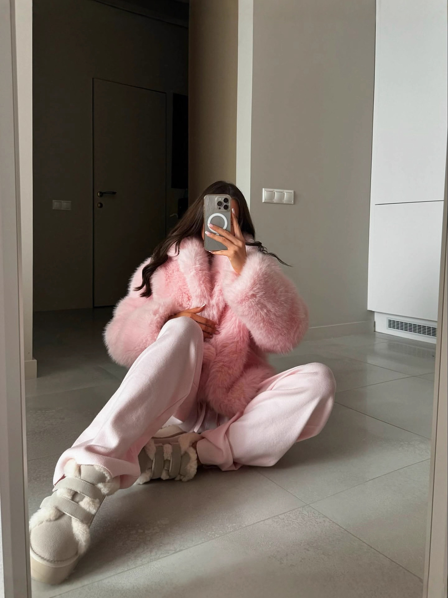 Qadın üçün qısa süni xəz jaket, yaxalı süni tülkü xəz üst geyimi