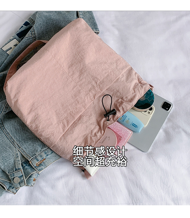 A stylish single-shoulder crossbody bag for 2024, a large-capacity casual commuting bag for classes, and a beautiful and fashionable underarm bag for women undefined