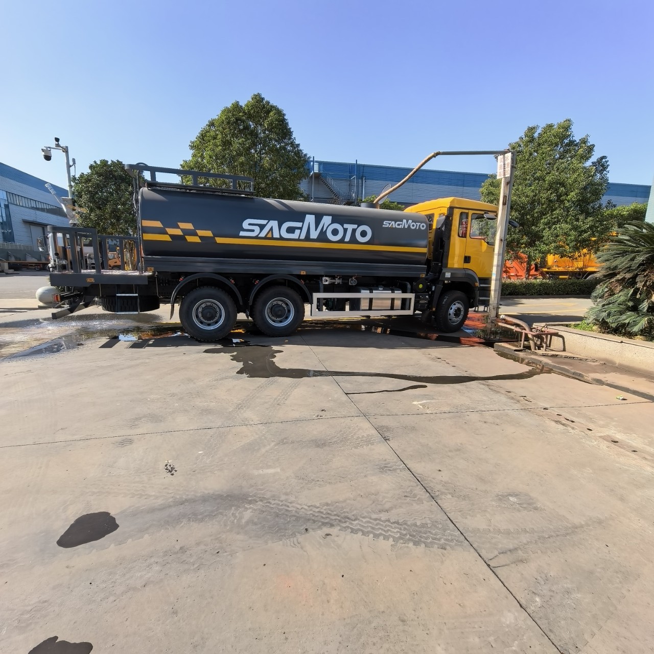 Delong Rear Eight-Wheel Sprinkler Truck Cross-Border Factory 6*4 Engineering Vehicle Manufacturer Direct Sales