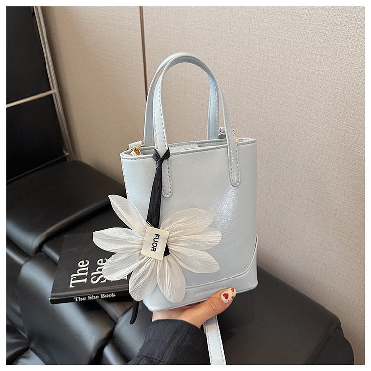 Fashionable and high-quality hand-held small bag for women, 2025 new summer Instagram versatile phone bag, Korean style trendy crossbody bag undefined