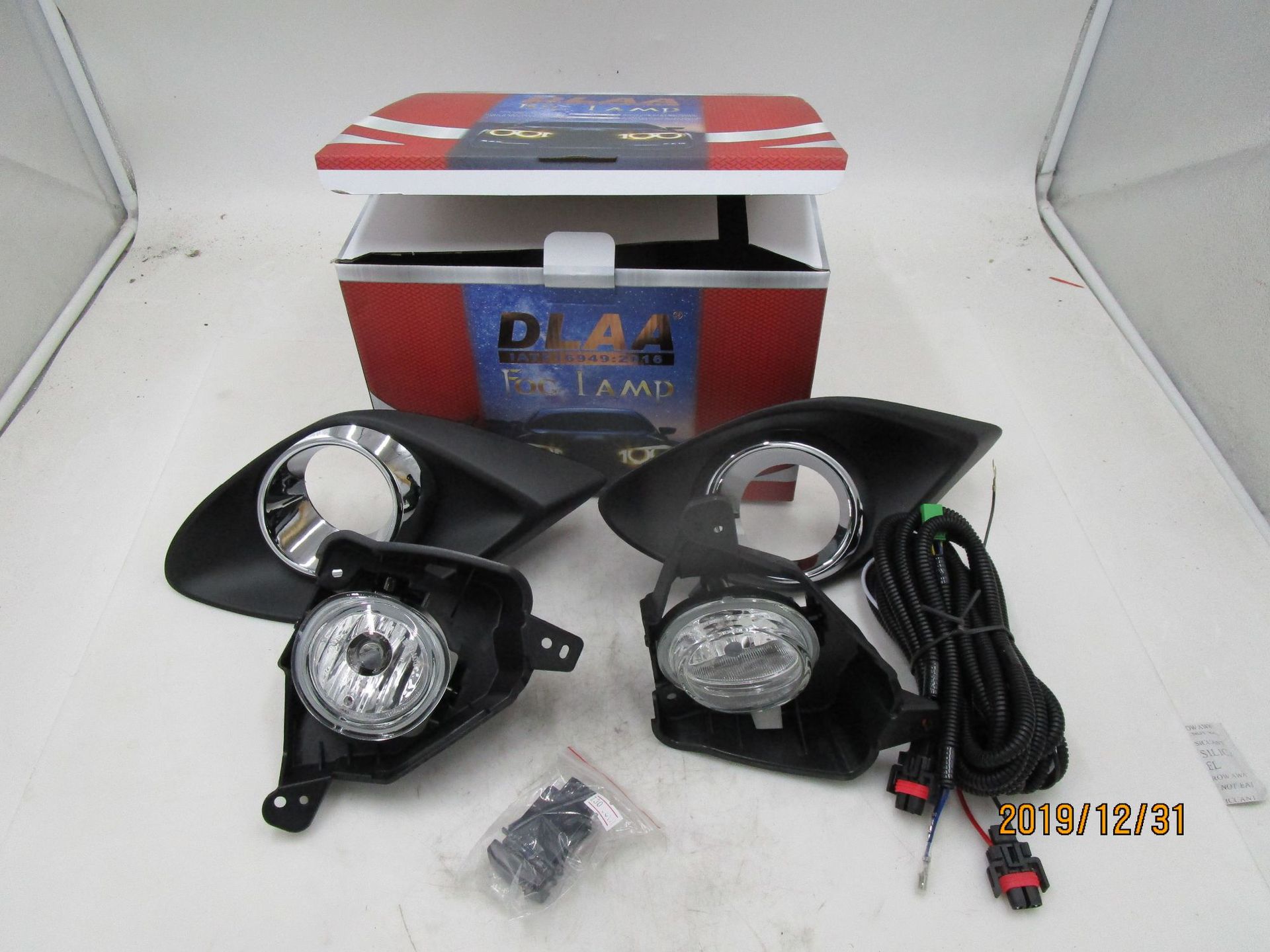 Aplicable a 10 / 11 / 12 / 13 / 14 modelo de dos compartimentos Mazda 2 conjunto de lámpara de niebla delantera M2 luz de viaje diurna luz de barra delantera