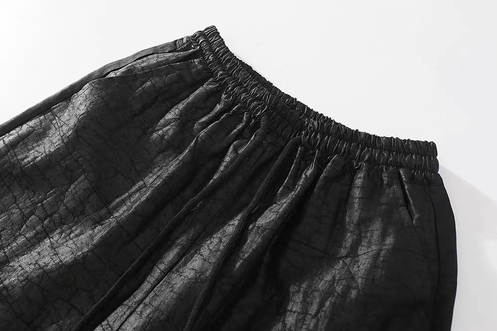Quần short lụa Hương Vân nam dáng rộng 5 phân, chất liệu tơ tằm tinh khiết, mỏng nhẹ mùa hè — Da đen 8986 chi tiết 10